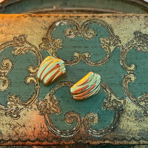 Vintage Earrings - Picture 2 of 4